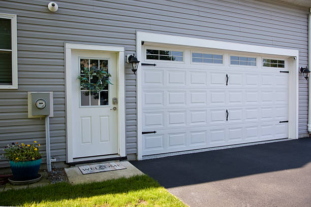 24/7 Emergency Garage Door Panel Replacement experts in Algoma, WI